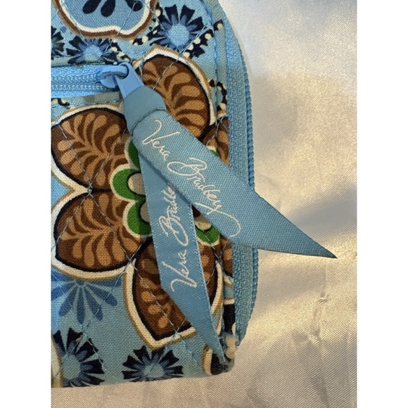 Vera Bradley Wrist Wallet Retired Pattern "Bali Blue" from Summer 2009 - Picture 2 of 7